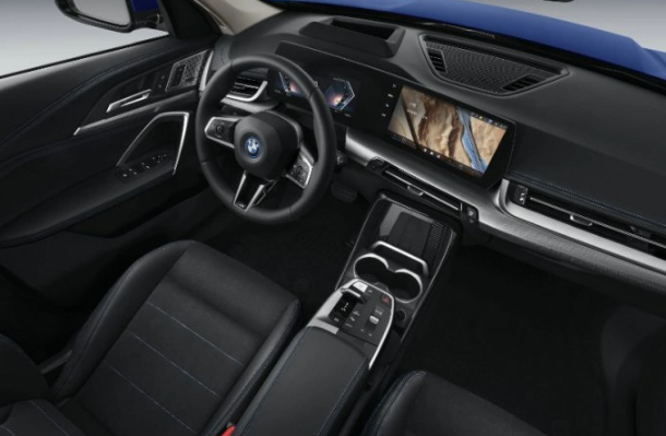 宝马iX1电动SUV在沈阳工厂正式下线,售价揭晓