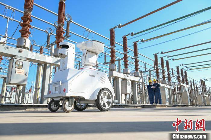 Changji, Xinjiang: Intelligent inspection robots on duty to ensure power supply