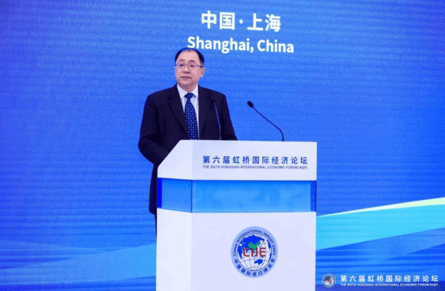 Discours de Qualcomm Meng Pu à la China International Import Expo : appliquer lIA générative aux terminaux Snapdragon pour étendre léchelle des applications 5G+IA