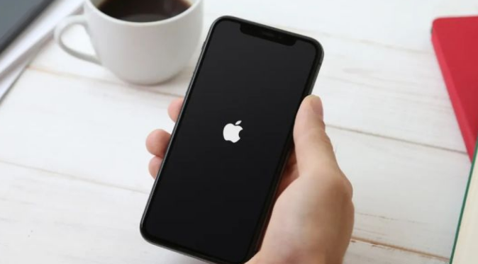 iPhone开机一直白苹果闪烁，3个办法解决白苹果卡在开机画面！