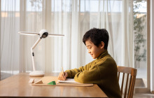 护眼、矫姿、提专注三位一体，商汤科技“元萝卜光翼灯”用AI焕新孩子学习场景