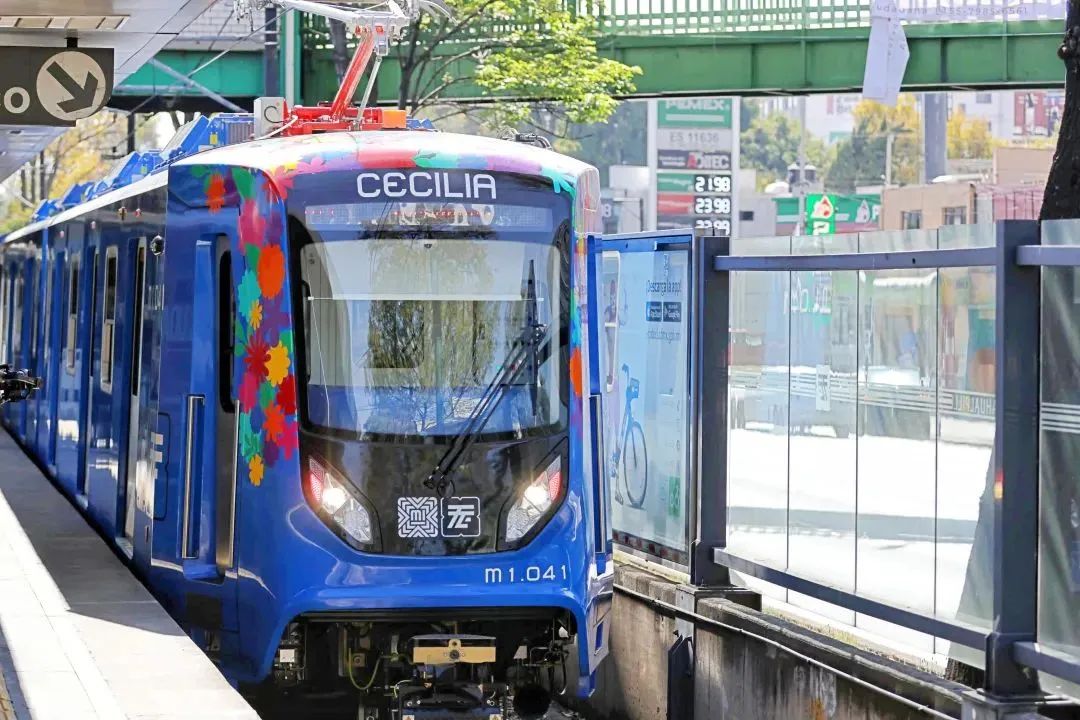 中国造轻轨列车在墨西哥城首开运营：命名“塞西莉亚”，线路全长 13.04 公里
