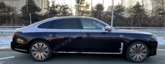 Hongqi H9 luxury car has been upgraded again, and photos of the actual car have been exposed, attracting the attention of the auto market