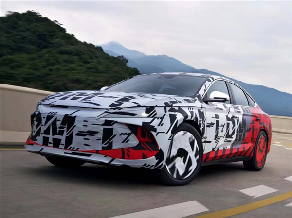 比亚迪秦L亮相:外观改变,功能升级,市场竞争力强劲