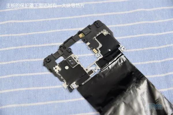 华为mate10保时捷怎么拆开「最新华为Mate 10拆解」