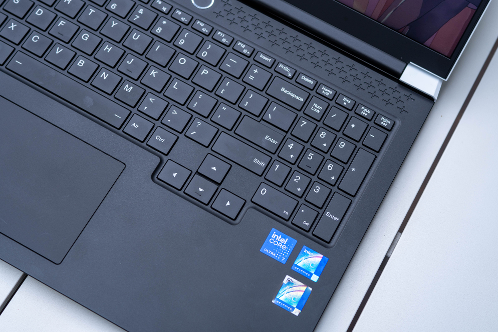 机械师曙光16 Air评测:酷睿Ultra加持,有AI PC那味儿了