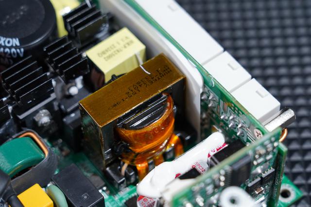 航嘉 MX750P 全模组电源评测：750W 的白金实力浓缩