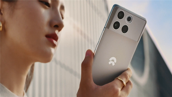 蔚来CEO李斌:手机业务旨在提升车主互联体验,非与小米华为竞争