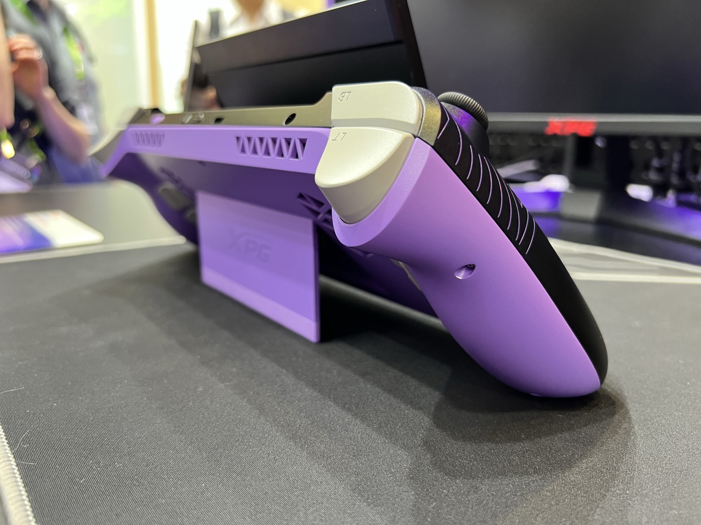 威刚展示 XPG Nia 掌机:首配 LPCAMM2 内存、可上抬屏幕,主打社区改造