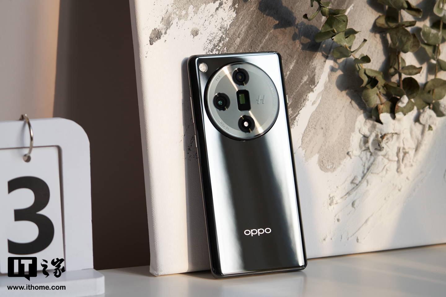 消息称 OPPO 天玑 9400“中杯”手机搭载 1.5K 纯直屏，预计为 Find X8 标准版