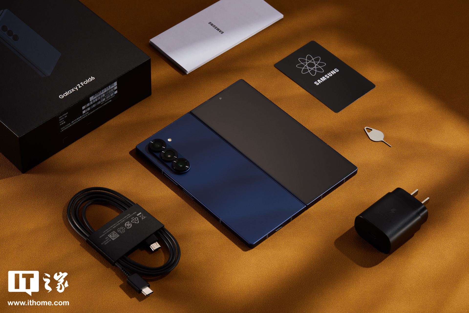 三星 Galaxy Z Fold6 折叠屏手机图赏：更硬朗，更轻薄，所以也更贵了？