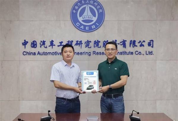 理想l9挑战“super crash”，重卡夹击能否扛住？