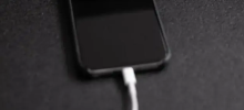 Apple スマートフォンの画面が真っ暗で電源が入らない場合はどうすればよいですか? 問題を特定して解決するためのいくつかのヒント