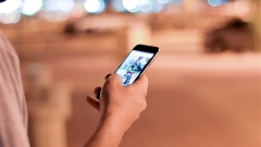 Royaume-Uni : soutient une interdiction totale des téléphones portables dans les écoles. Les enseignants ne devraient pas jouer avec leurs téléphones portables devant les élèves.
