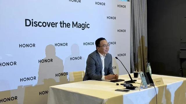 Honor Zhao Ming、Flip小型折りたたみ携帯電話を間もなく発売すると発表