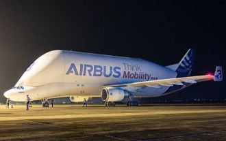 L'avion de transport Airbus Beluga arrive pour la première fois en Chine avec un hélicoptère H175