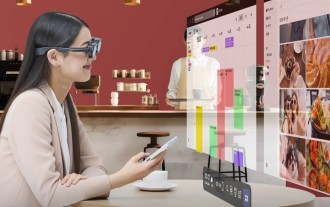 NTT QONOQデバイス、スマートフォン用MirzaワイヤレスXRグラスを発表