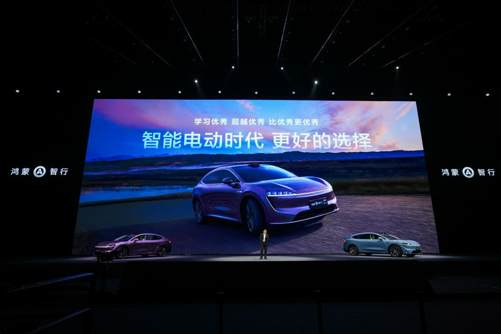 鸿蒙智行SUV智界R7正式开启预订:预售价格26.8万起