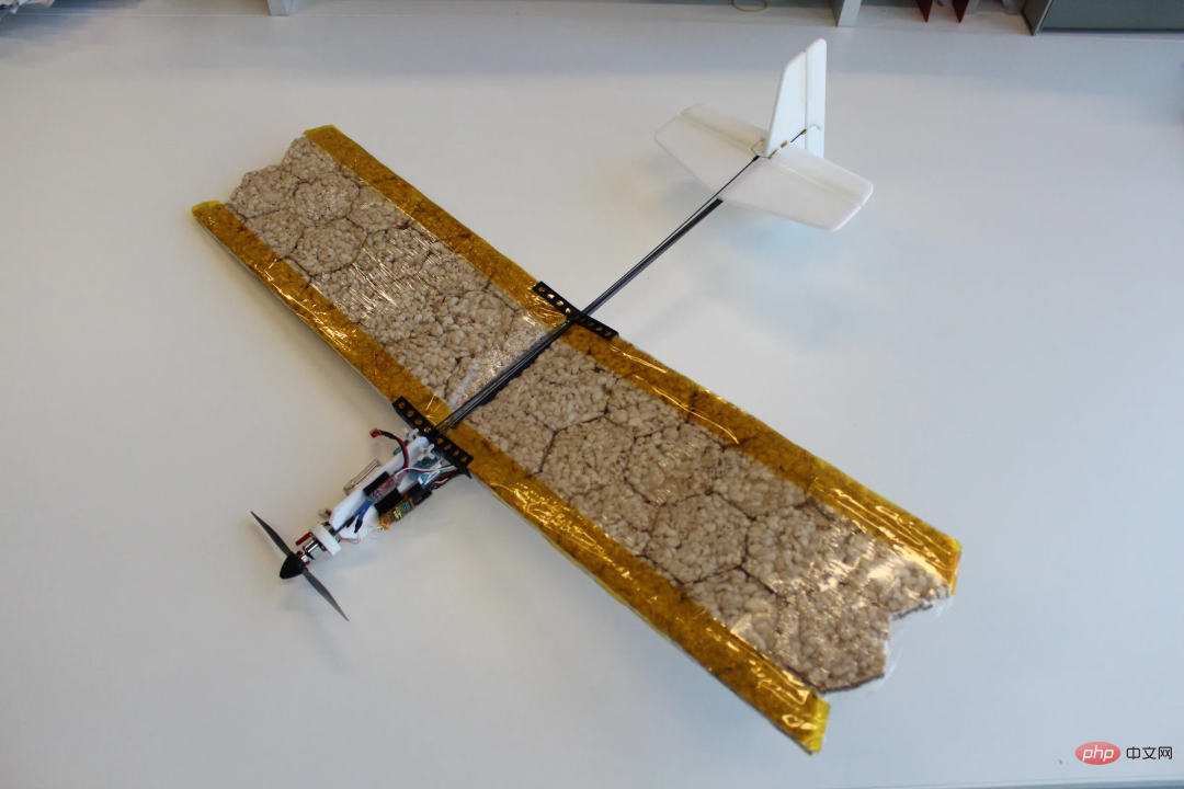 關鍵時刻可以吃的無人機，米餅當機翼，速度10公尺每秒