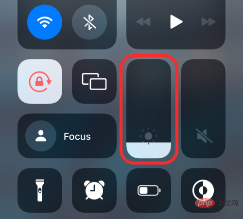 如何在 iPhone 上更改亮度