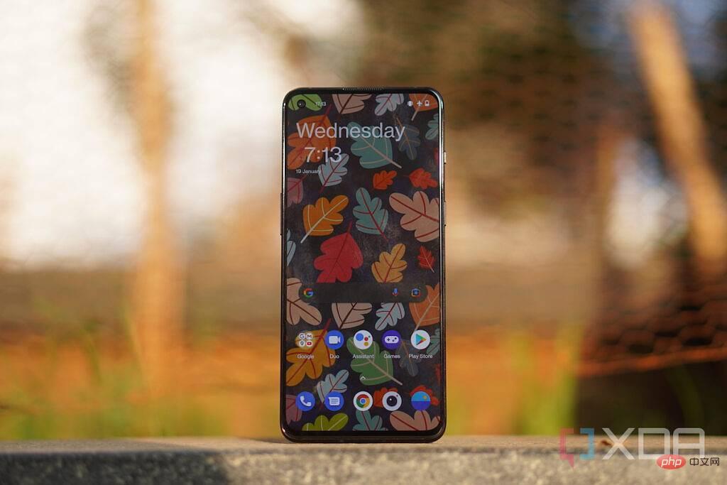 OnePlus 9RT vs. Apple iPhone 12: Welches Smartphone solltest du kaufen?