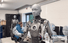 为什么特斯拉的人形机器人长得并不像人？一文了解恐怖谷效应对机器人公司的影响