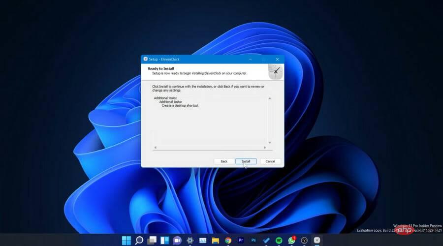 How to show the taskbar clock on all monitors in Windows 11