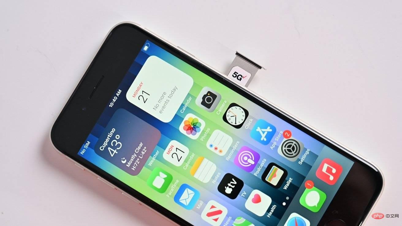 比较：2022 年新款 iPhone SE 与 iPhone 13 mini