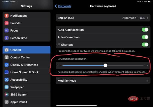 如何在 iPad 妙控键盘上调整背光键亮度