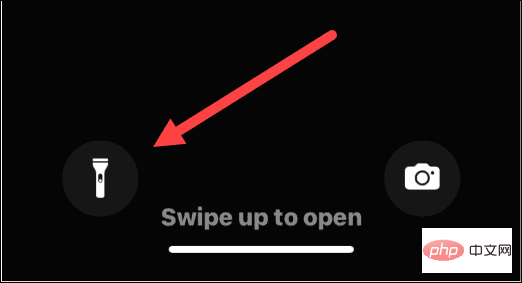 如何在 iPhone 上打开或关闭手电筒