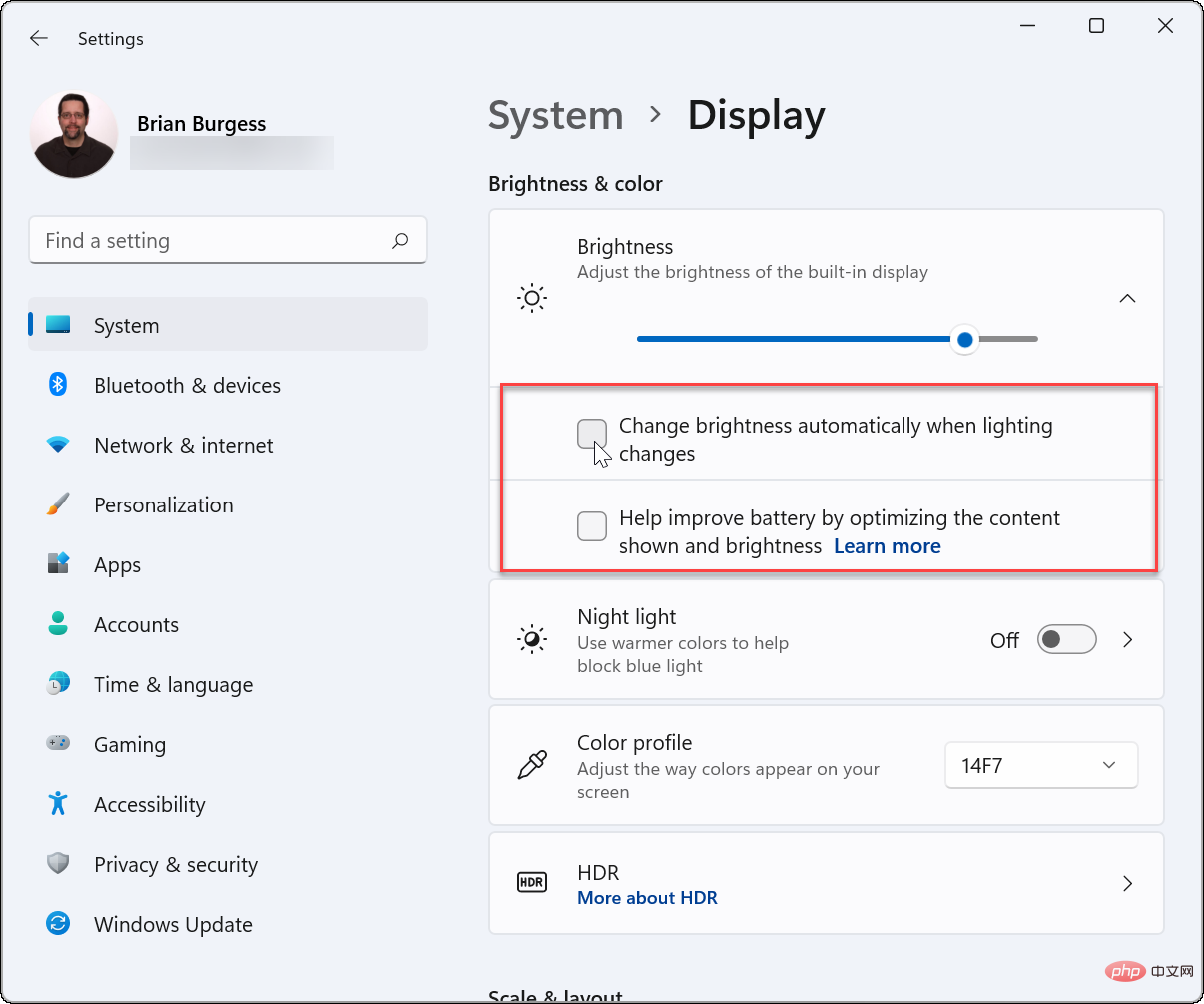 如何在 Windows 11 上关闭或管理自动亮度