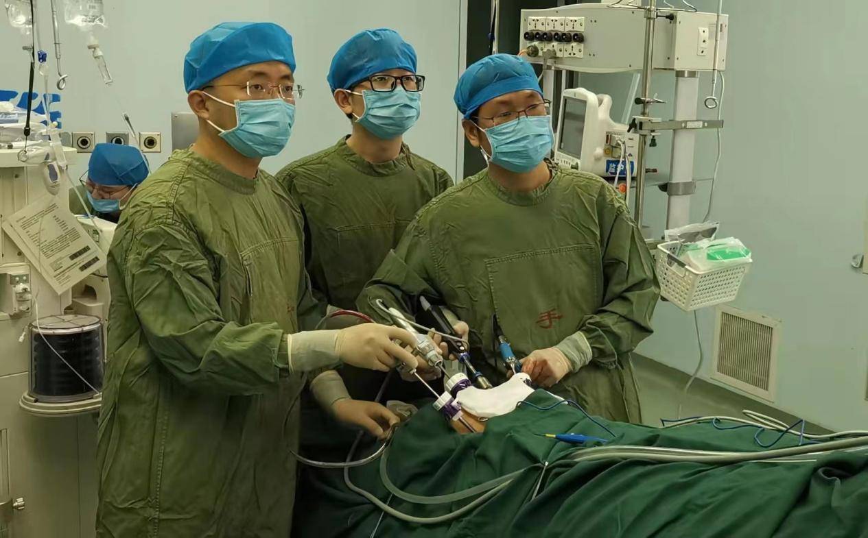 宝鶏中央病院: ロボット手術により患者は再び希望を見ることができる