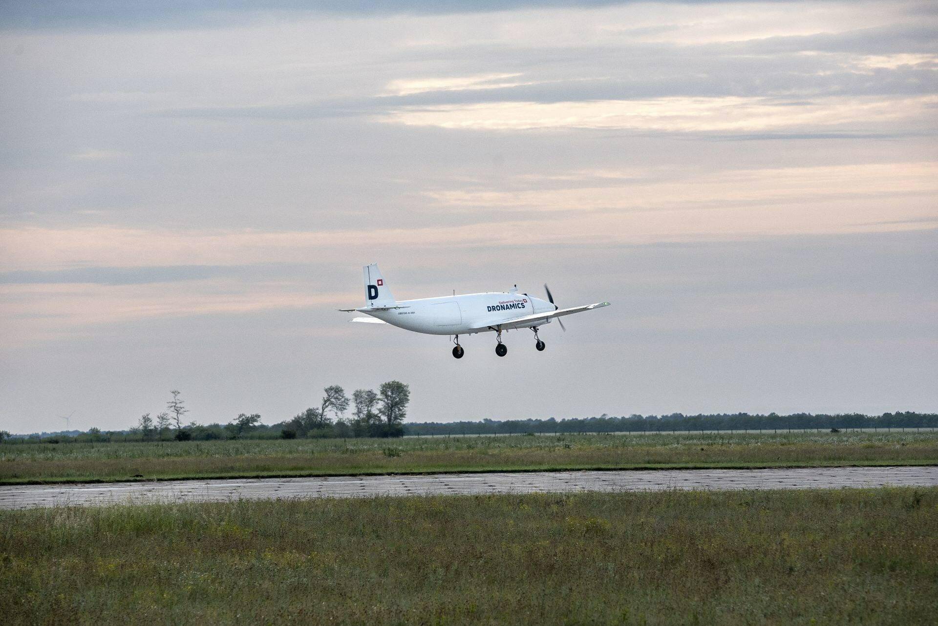 New breakthrough: Dronamics cargo drone completes first flight