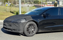 特斯拉CEO马斯克访问上海超级工厂，新款Model 3或将揭幕