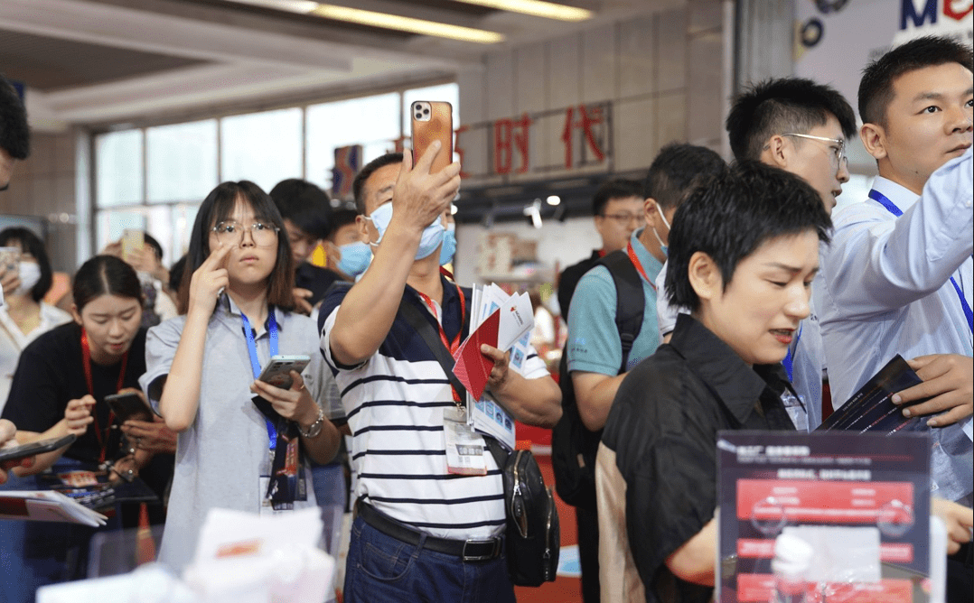 Empowered by digital intelligence, iPurchase AI intelligent collection goes deep into the Yiwu Clothing Expo, innovation leads to a new smart future