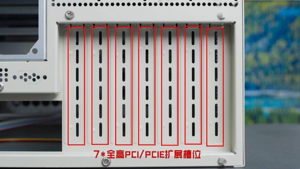 专为AI应用落地而生 拓普龙7188ML 壁挂式工控机箱深度评测