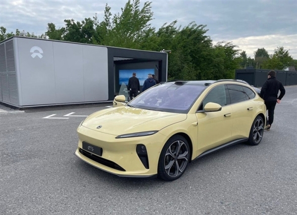 NIO a annoncé que la version de voyage ET5 serait lancée simultanément dans le monde entier, le premier lot étant livré sur le marché chinois.