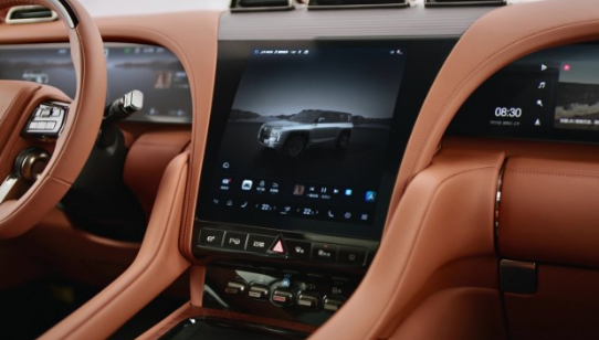 Revealing a million-dollar car: Explore the technological charm of U8 interior, five-screen linkage and luxurious audio show the nobility of luxury cars