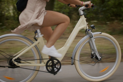 迎接时尚出行新选择！探索ADO AIR 28城市电动自行车：长续航力达100公里