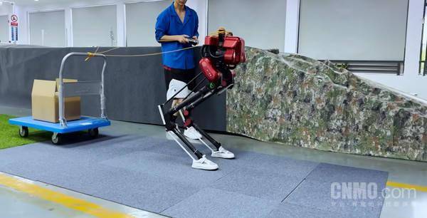 China’s first large-scale ostrich-like bipedal robot “Monkey King” was unveiled, wearing a red shirt