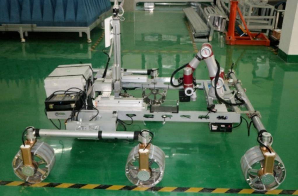 Innovative scientists successfully developed FAST laser target maintenance robot