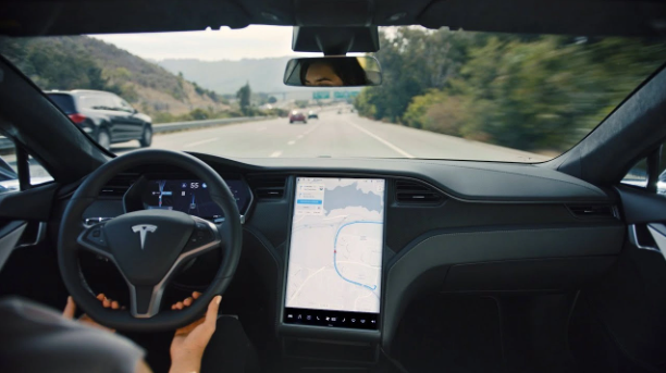 Tesla erhält Sonderauftrag von NHTSA: Bereitstellung von Informationen zu Autopilot-Funktionen