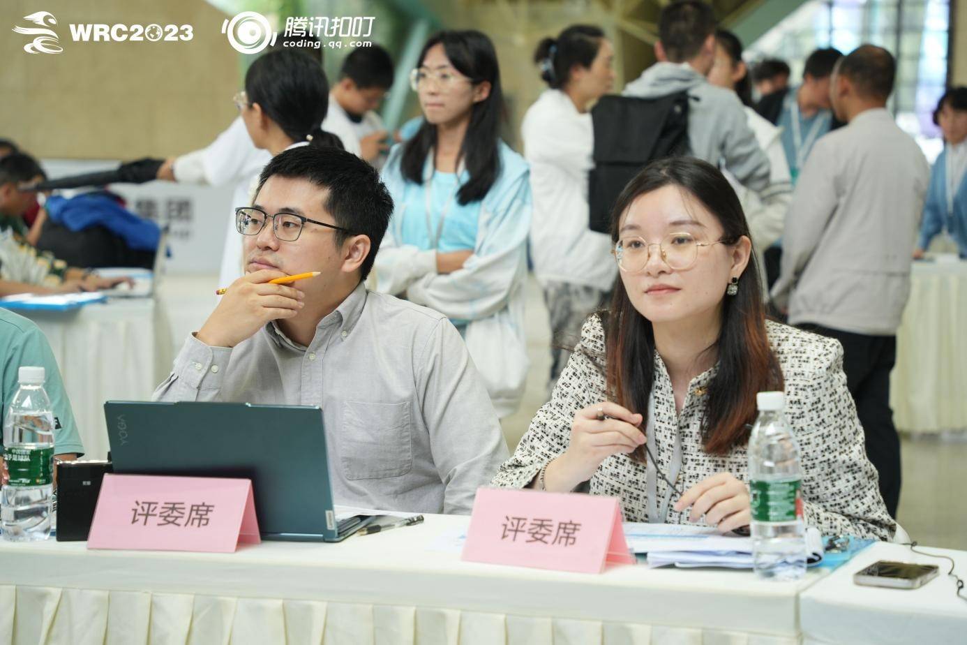 Le robot virtuel dexploration de Mars démontre sa combinaison de virtuel et de réalité lors du concours mondial de robots de Kunming