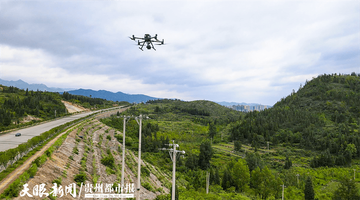 La première opération de cluster de drones sur le réseau de distribution du Guizhou Power Grid a été un succès