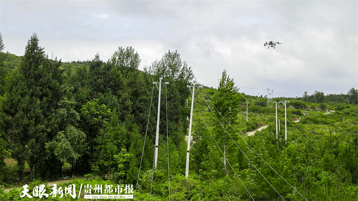 Der erste Einsatz eines Drohnenclusters im Verteilungsnetz von Guizhou Power Grid war erfolgreich