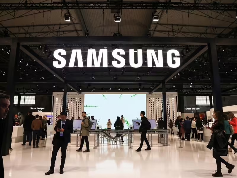 Samsung Electronics menjangkakan keuntungan suku ketiga turun 78% apabila kerugian cip semakin meluas