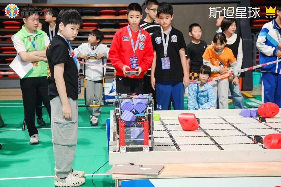 Memenangi mahkota berganda, memenangi 26 anugerah, dan 13 pasukan menyertai pertandingan kebangsaan! Robot VEX menunjukkan penampilan heroiknya di planet Sestan China Timur sekali lagi!