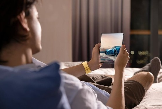折叠屏手机市场激增 三星Galaxy Z Fold5引领风潮