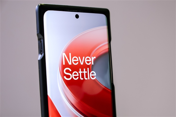 The brightness of OnePlus 12 Oriental screen sets another record, calling it the new pinnacle of OLED