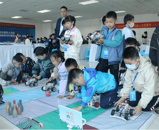 Bandar Nanyang telah berjaya mengadakan Pertandingan Robot Remaja Ke-6